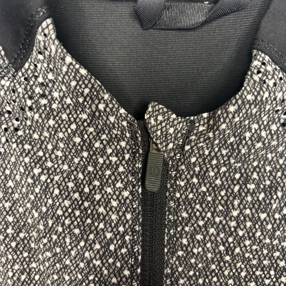 Lululemon Women’s Full Zip Hit It Jacket Frozen Fizz White Black Size 8 - Picture 10 of 13